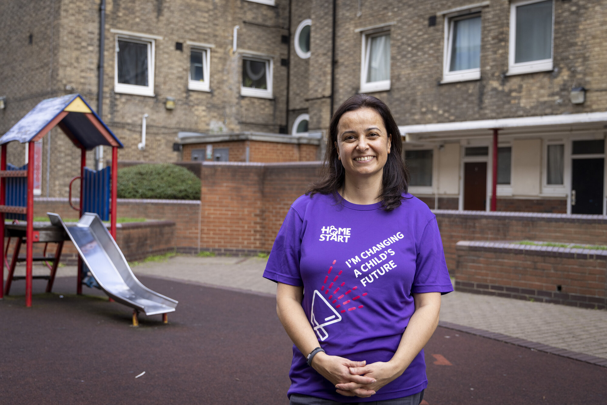 A volunteer supporting a family at home